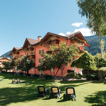 Residence Al Caminetto Molveno Bagian luar foto