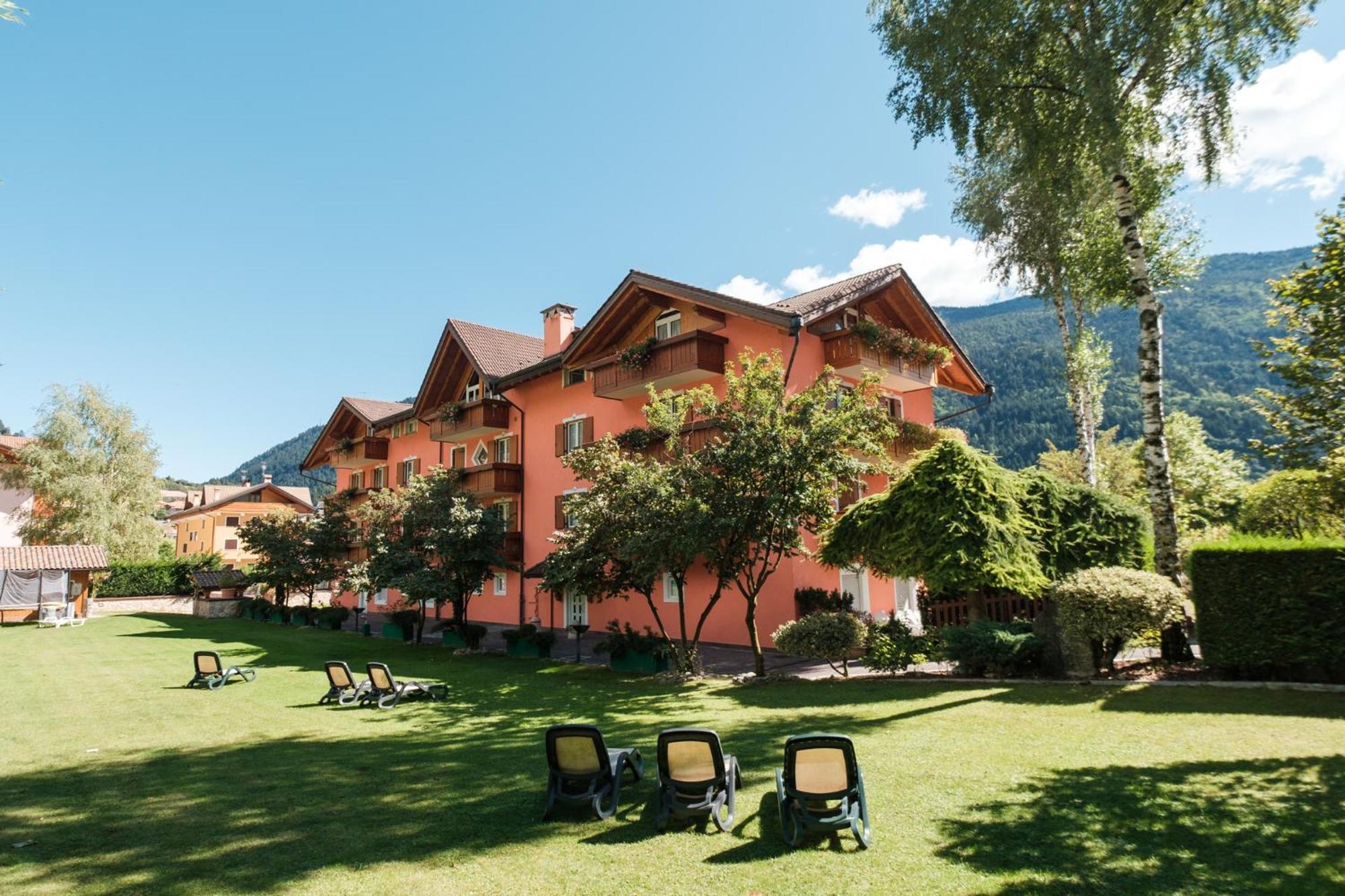 Residence Al Caminetto Molveno Bagian luar foto