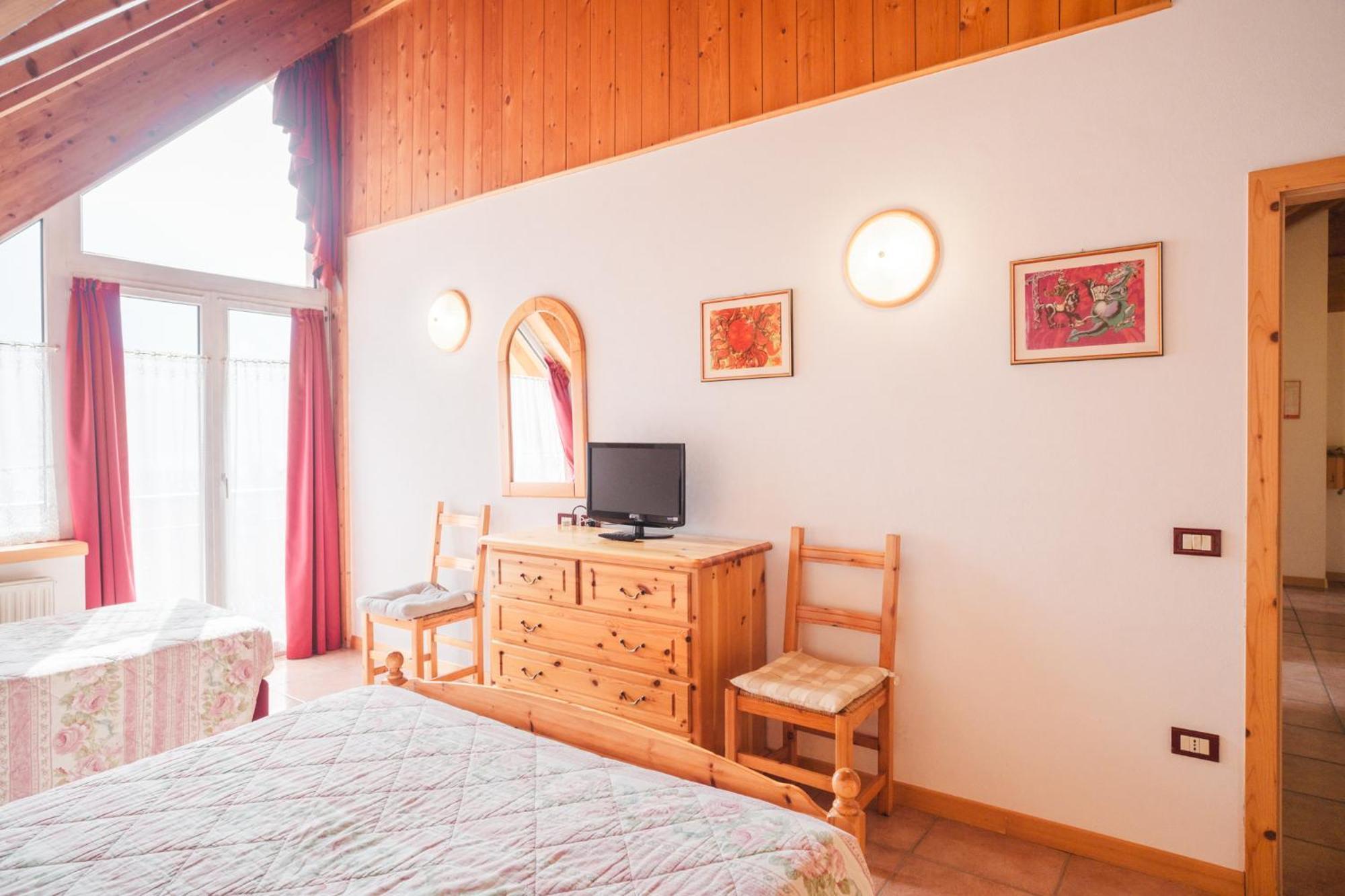 Residence Al Caminetto Molveno Bagian luar foto