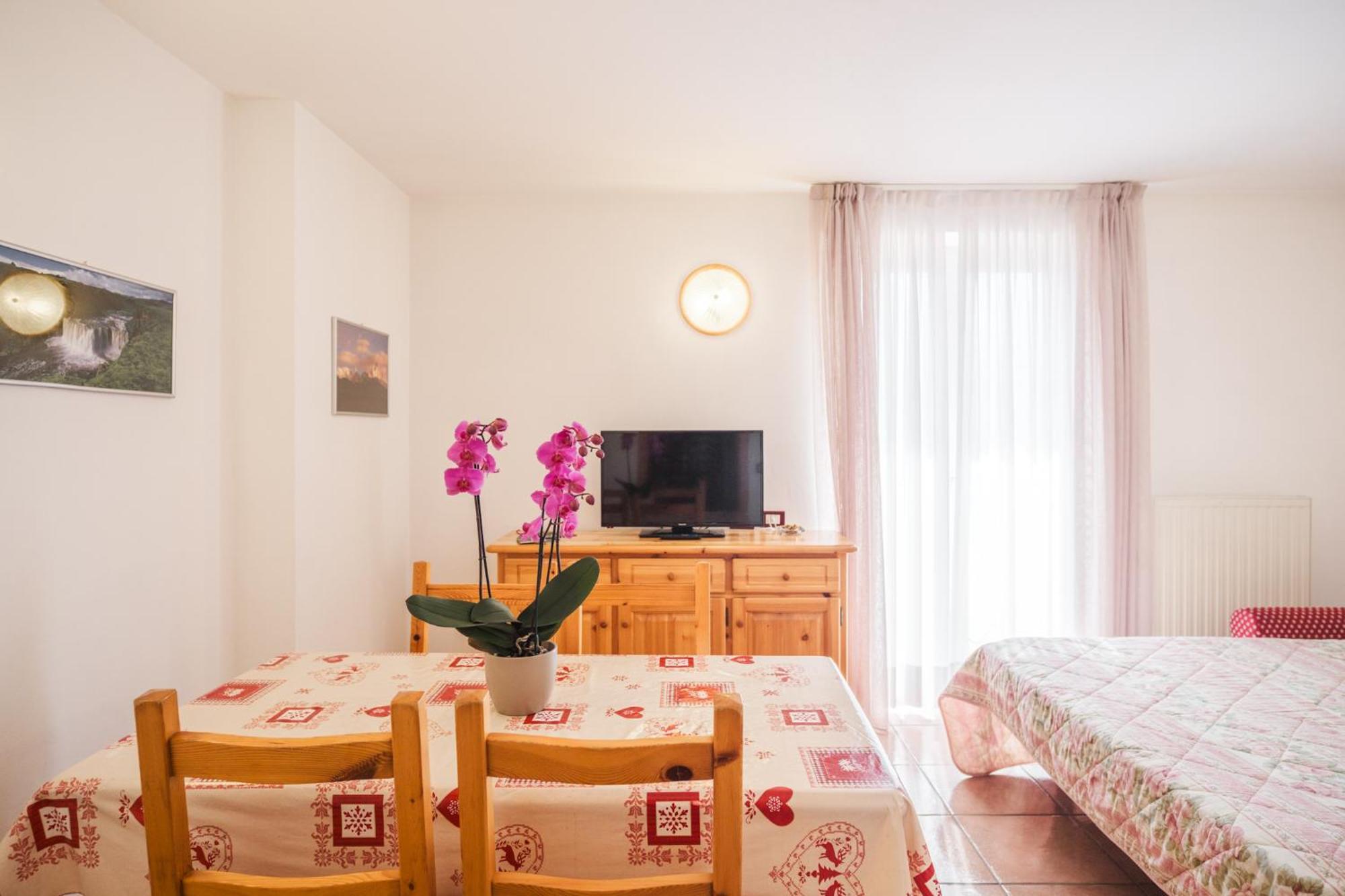 Residence Al Caminetto Molveno Bagian luar foto