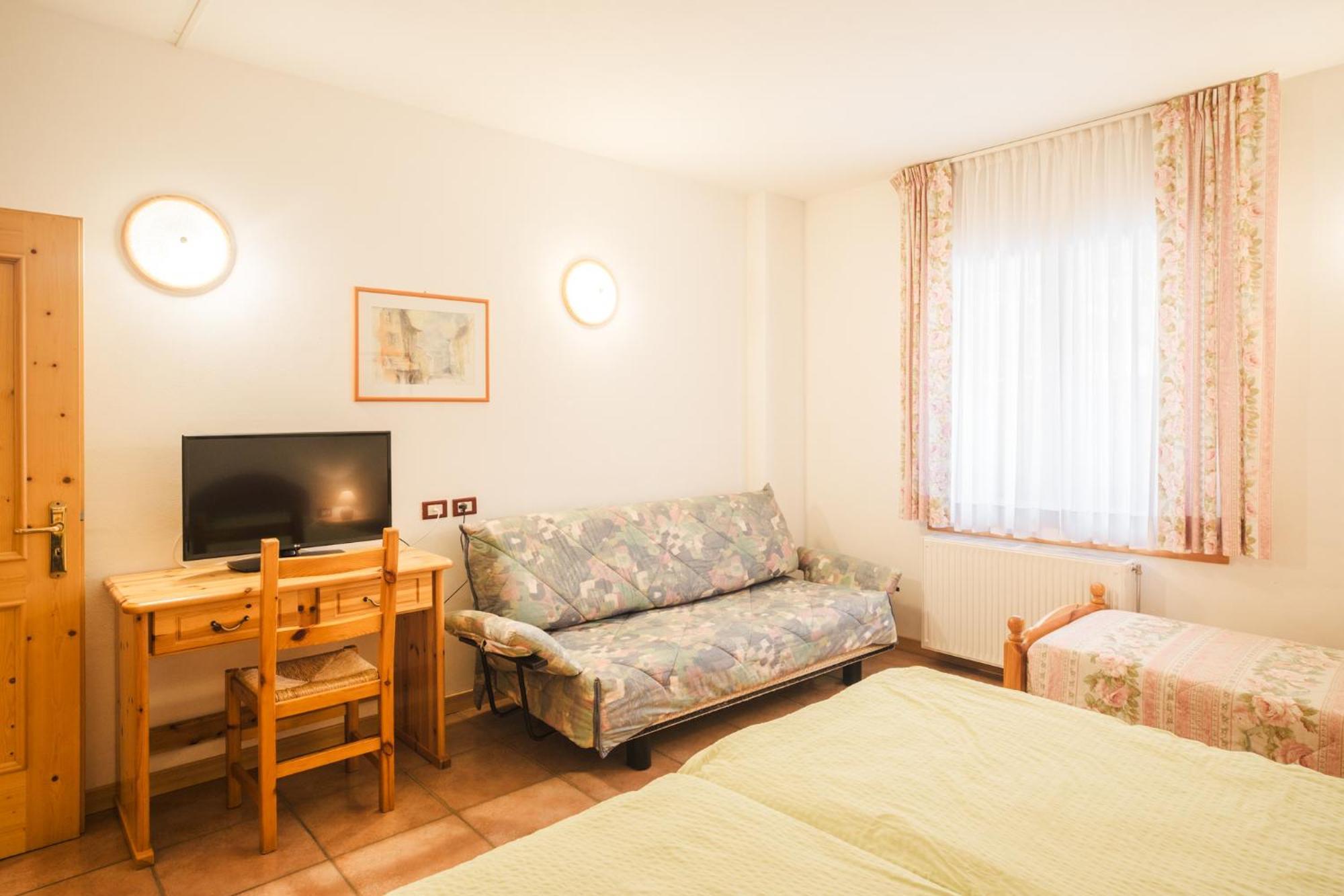 Residence Al Caminetto Molveno Bagian luar foto
