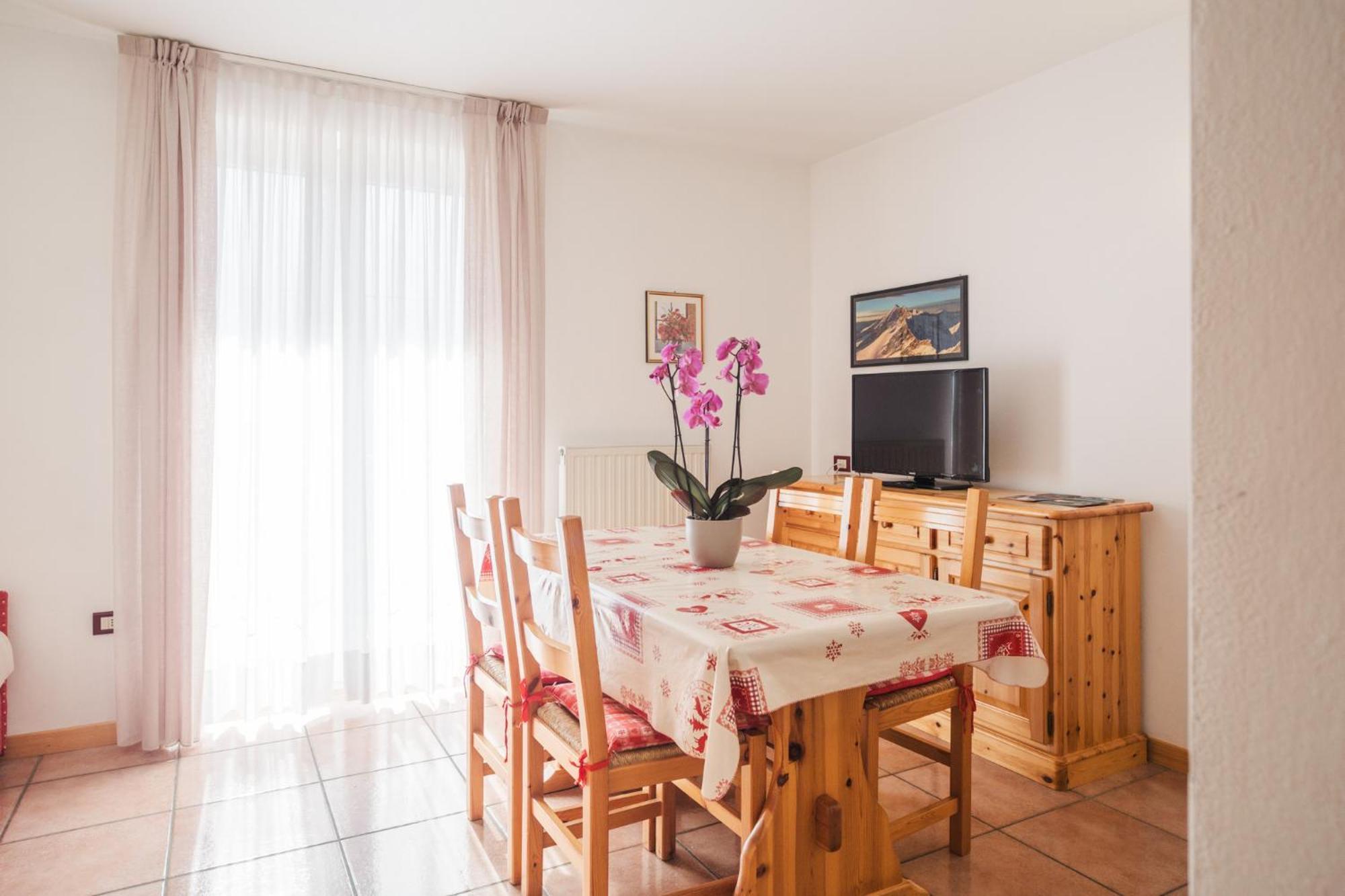 Residence Al Caminetto Molveno Bagian luar foto