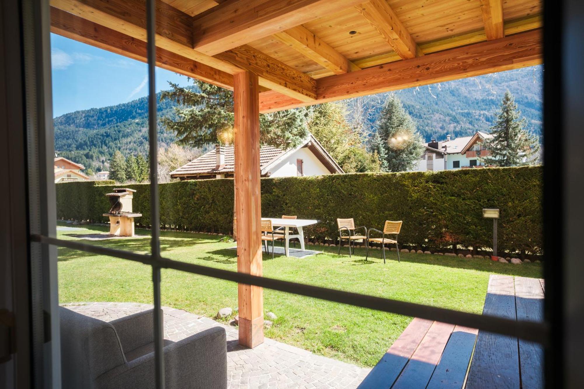 Residence Al Caminetto Molveno Bagian luar foto