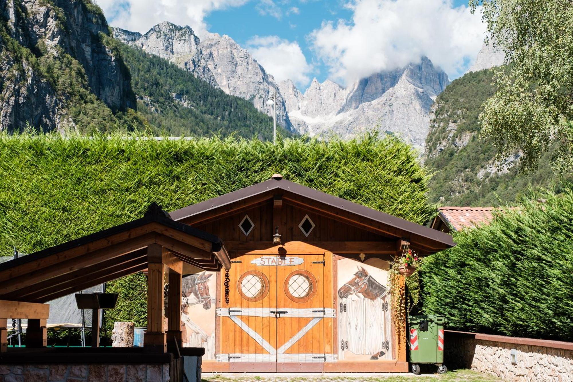Residence Al Caminetto Molveno Bagian luar foto