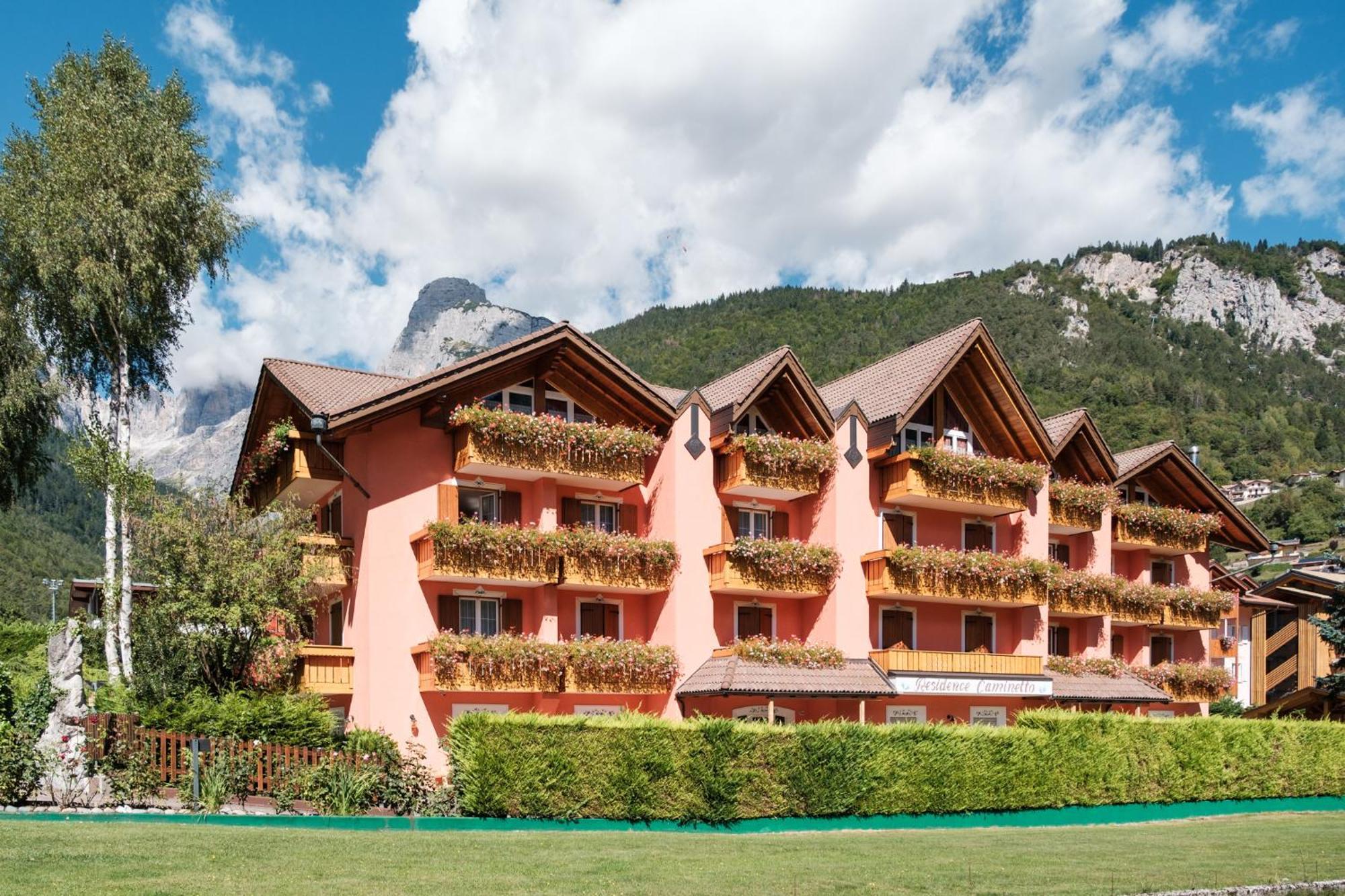 Residence Al Caminetto Molveno Bagian luar foto