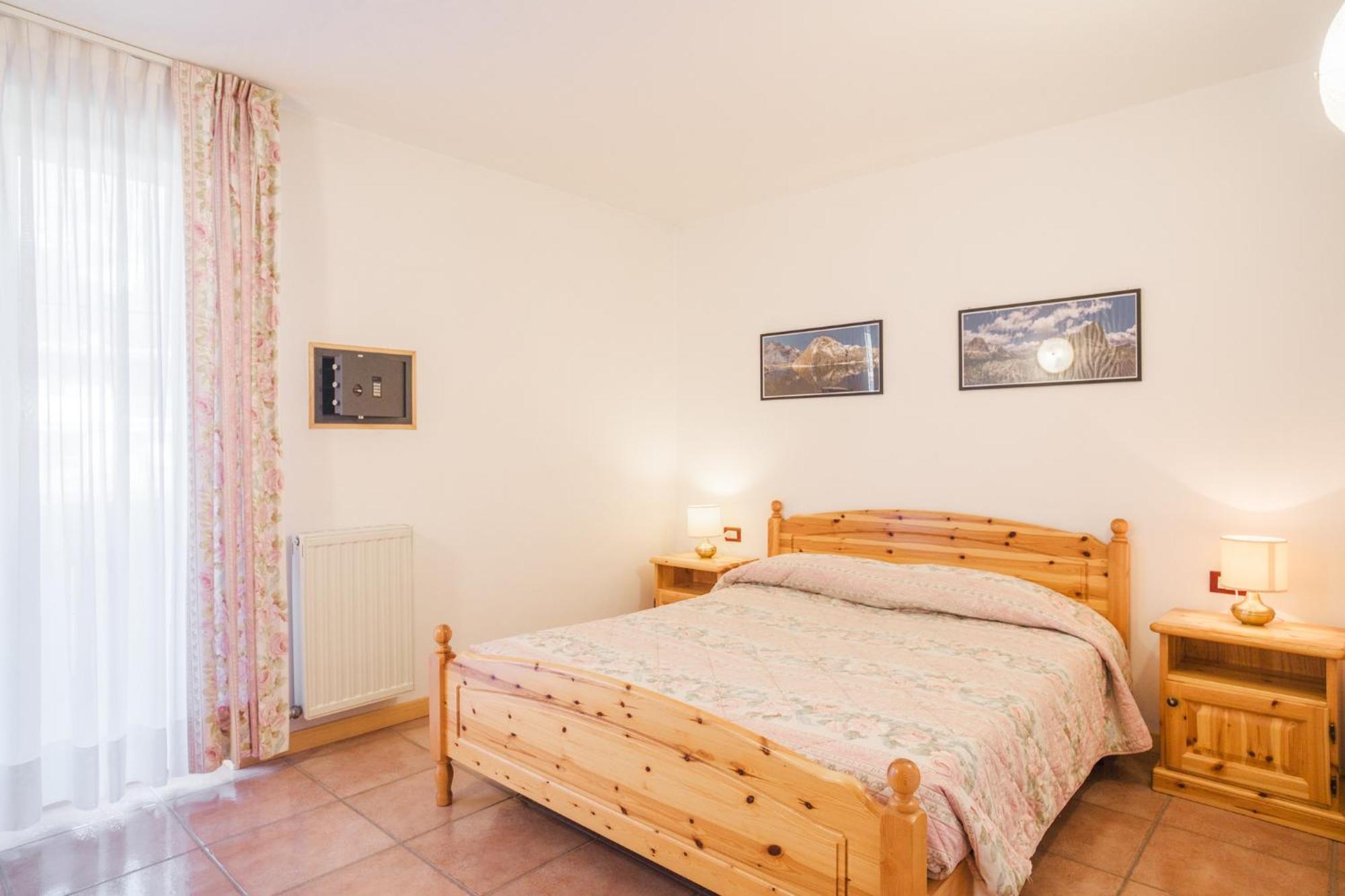 Residence Al Caminetto Molveno Bagian luar foto