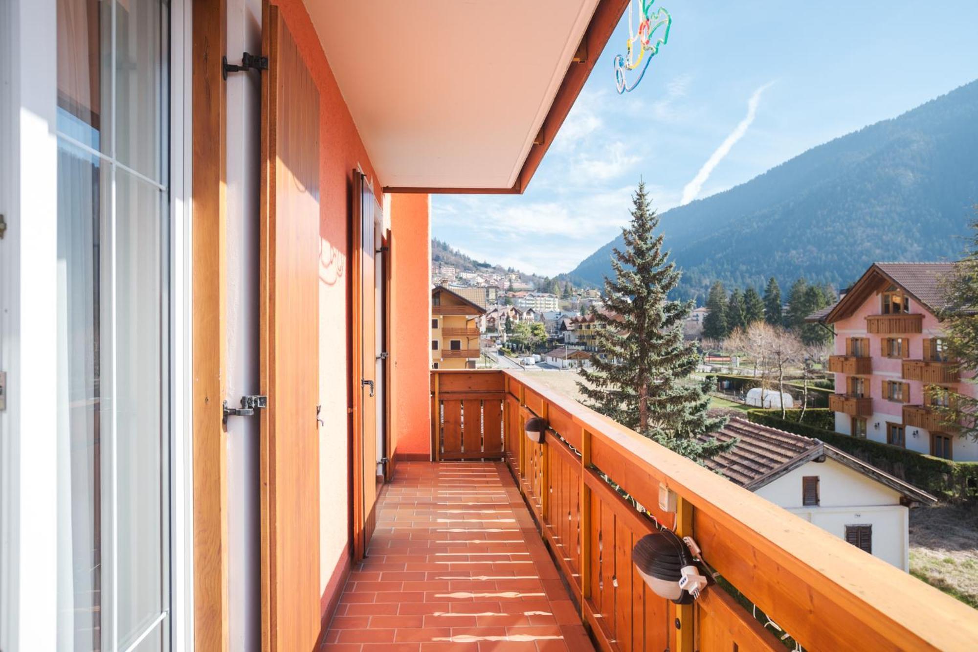 Residence Al Caminetto Molveno Bagian luar foto