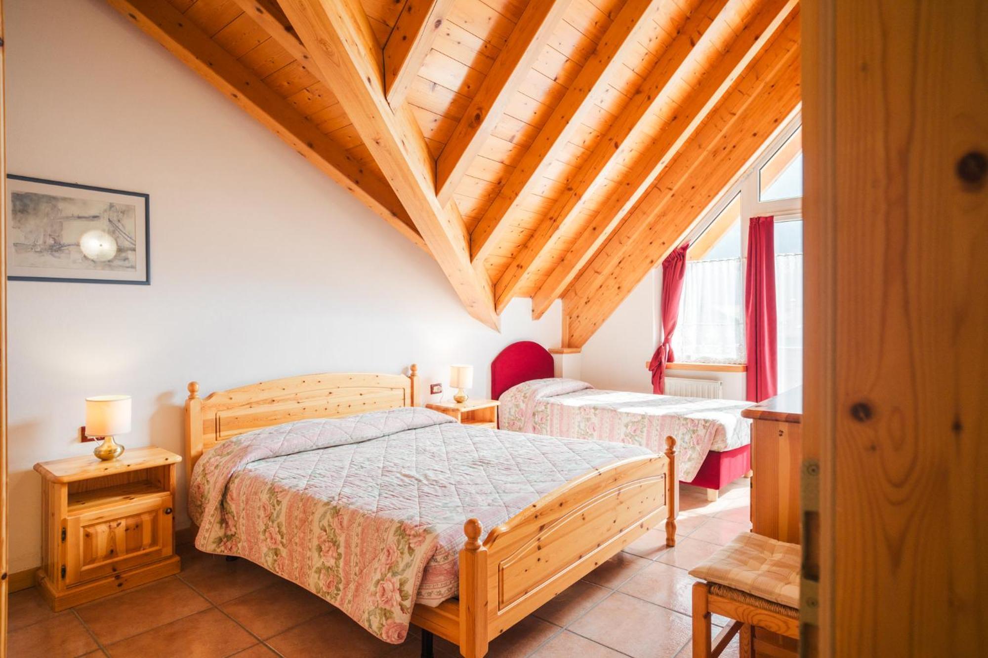 Residence Al Caminetto Molveno Bagian luar foto