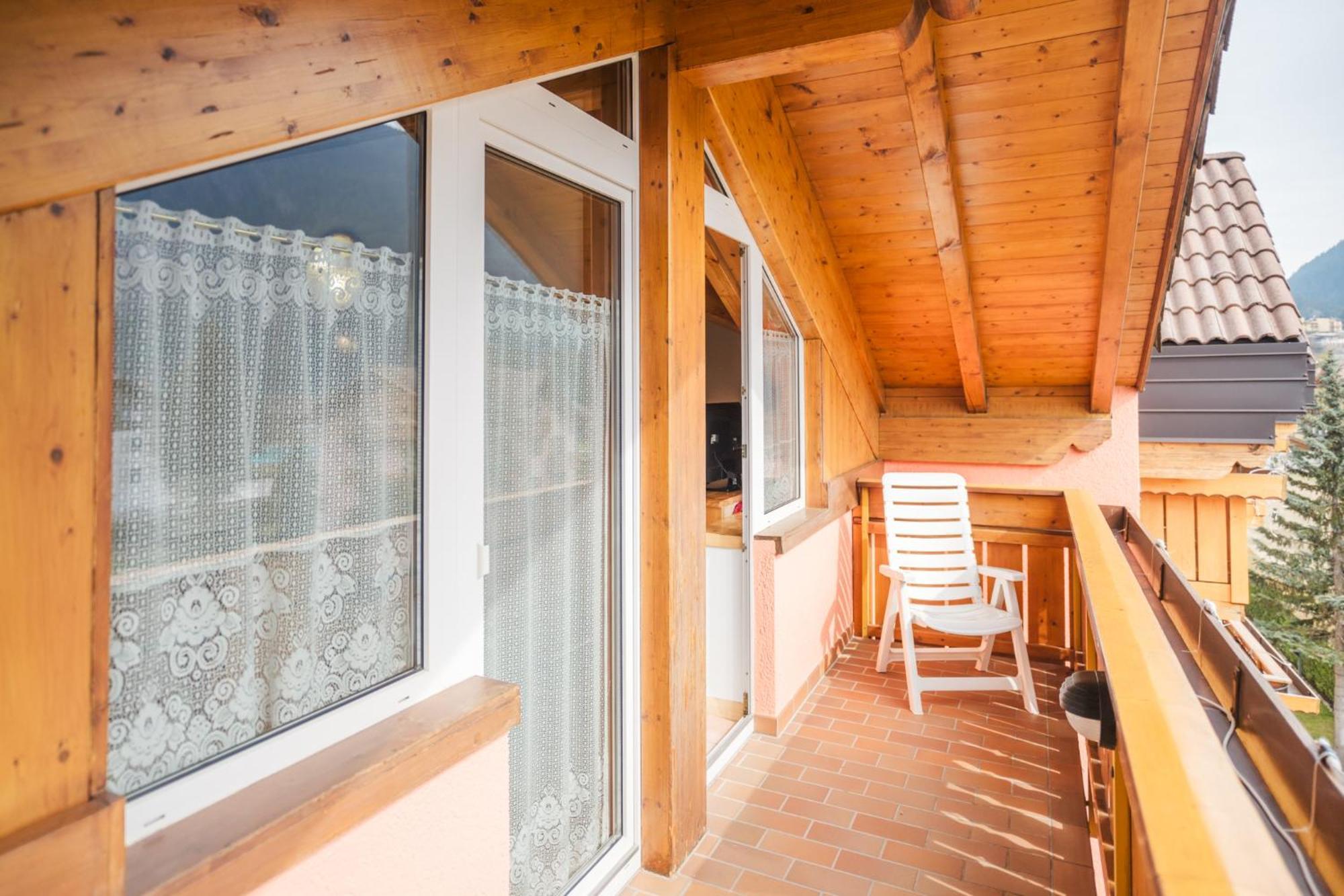 Residence Al Caminetto Molveno Bagian luar foto