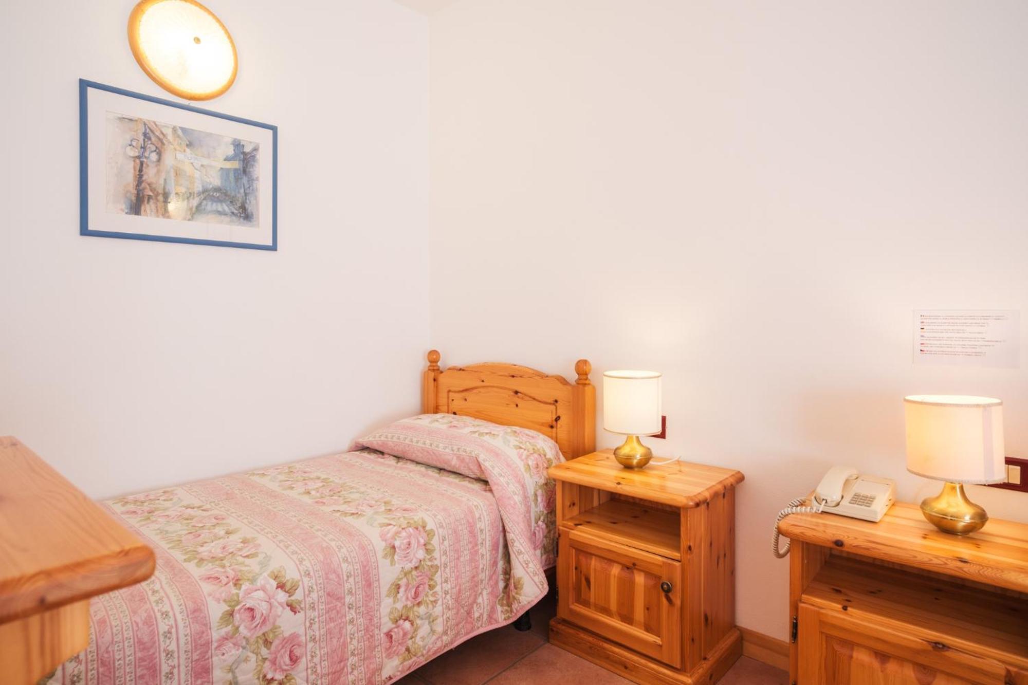 Residence Al Caminetto Molveno Bagian luar foto