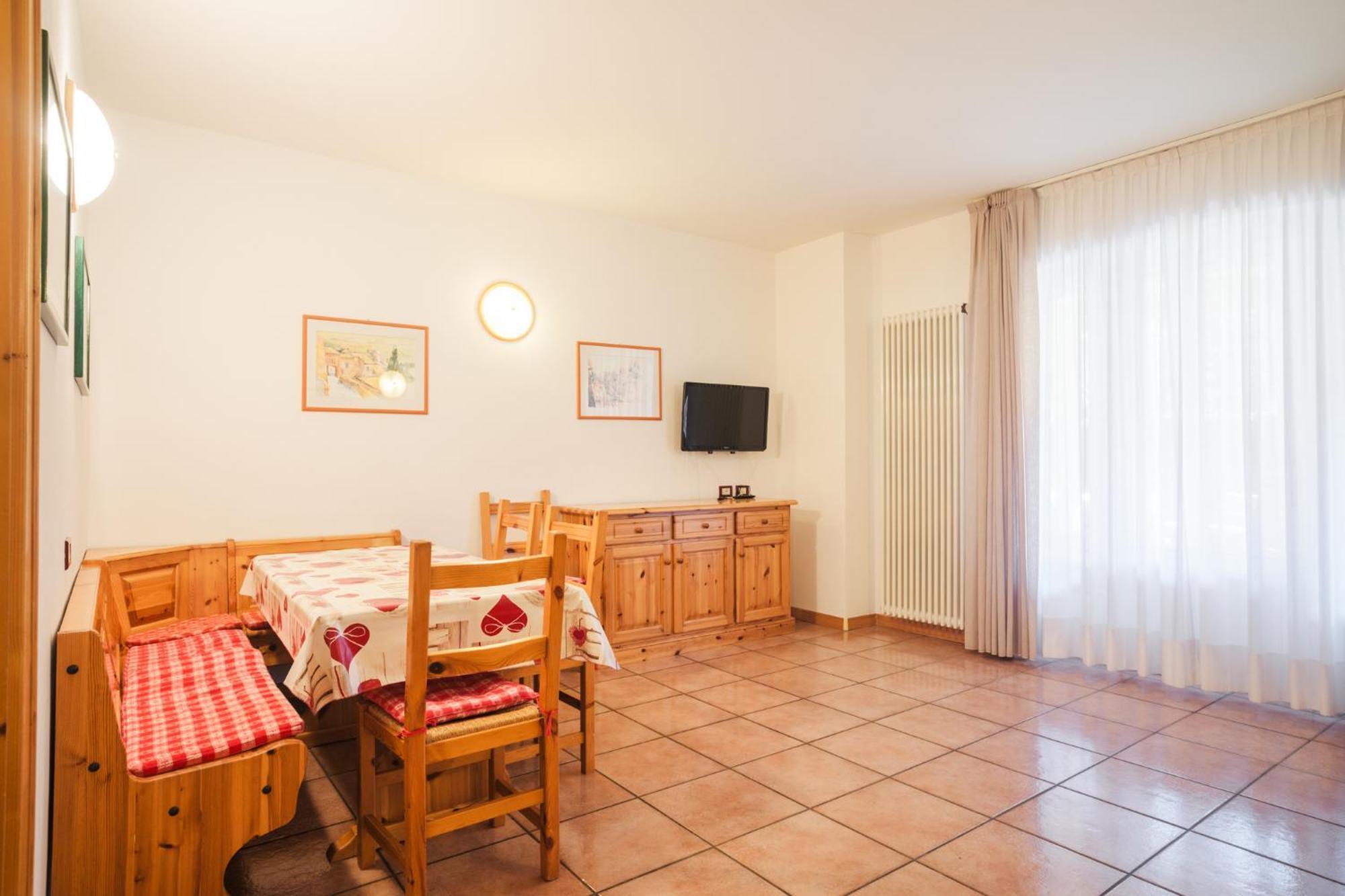 Residence Al Caminetto Molveno Bagian luar foto