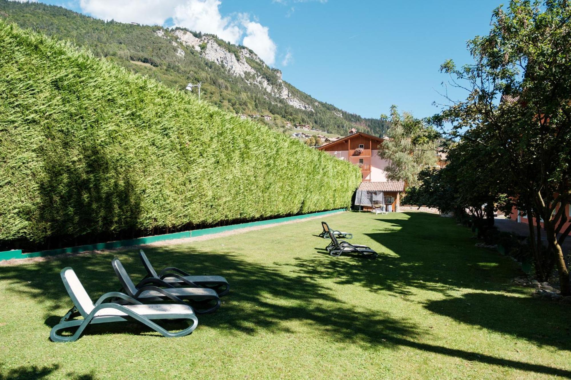Residence Al Caminetto Molveno Bagian luar foto