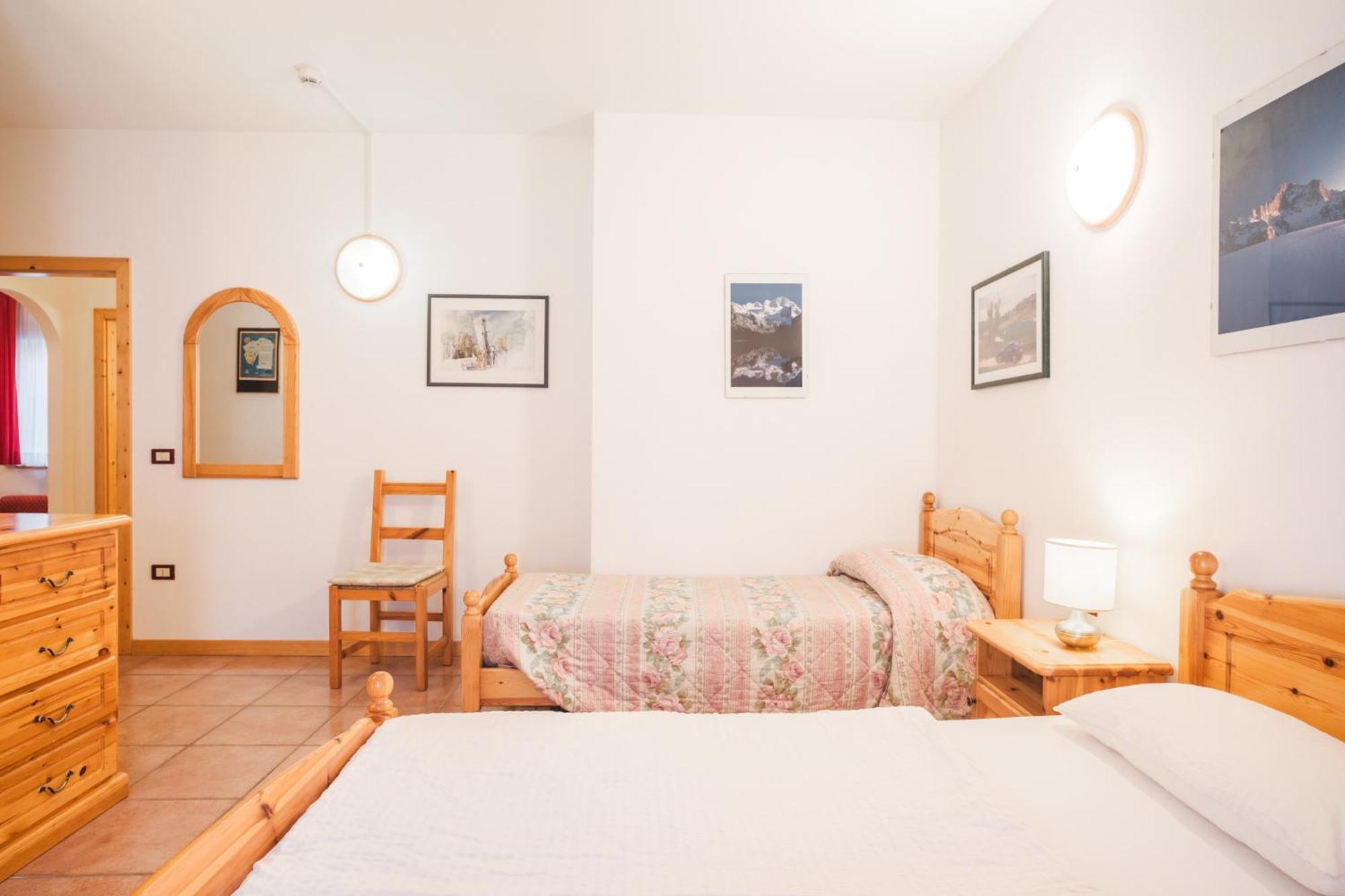 Residence Al Caminetto Molveno Bagian luar foto