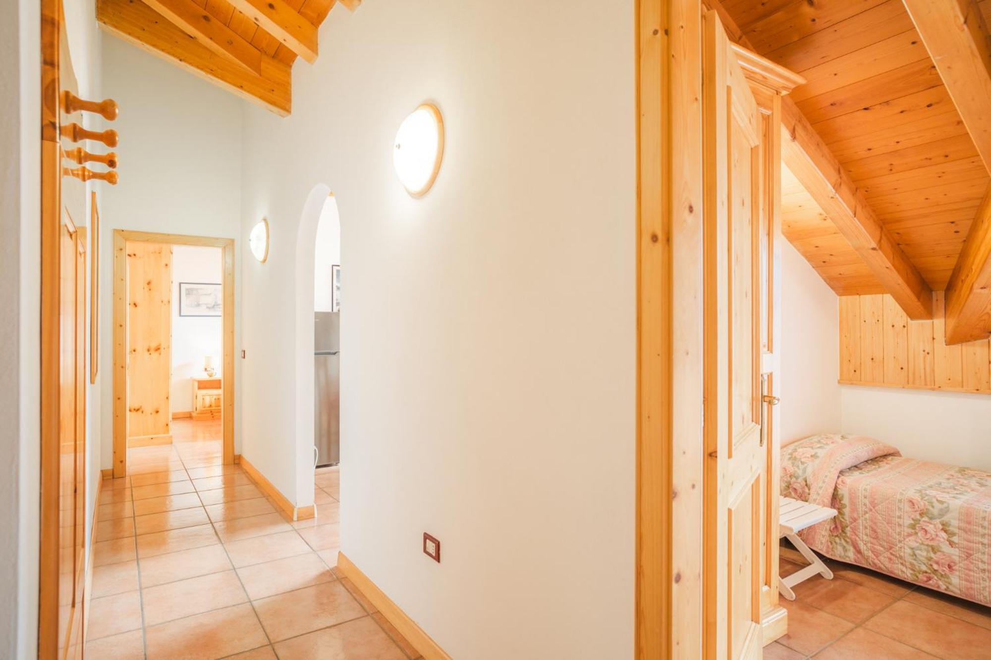 Residence Al Caminetto Molveno Bagian luar foto